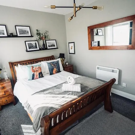 A Stylish 2 Bed In Town - Lux Apartmán Cobh